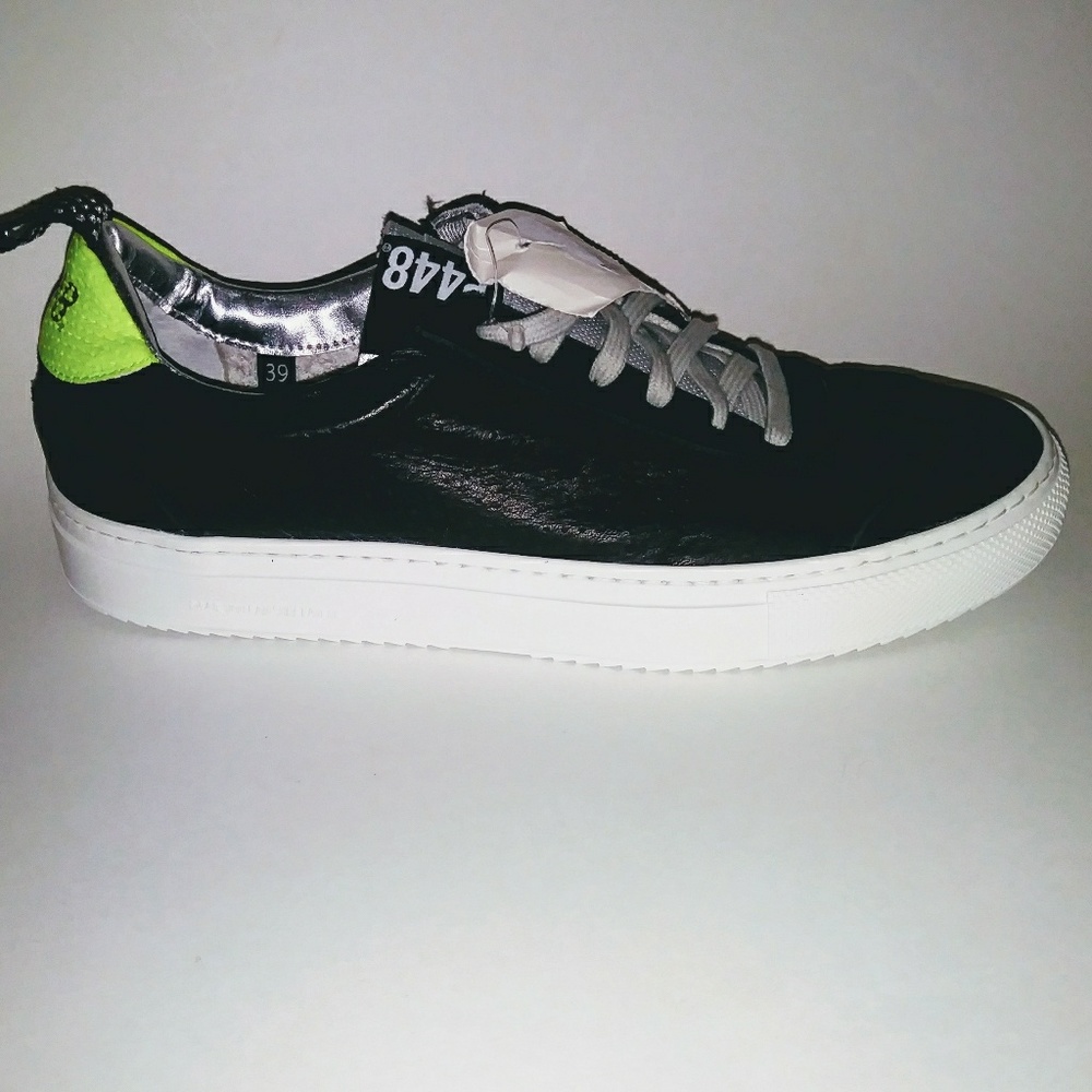 NEW John P448 Low Top Sneaker You Can Surf Later 